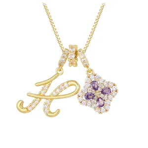 Collier doré avec pendentif lettre H et trèfle en zircon violet sur une chaîne box