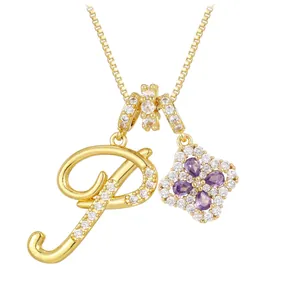 Collier doré avec lettre P et pendentif trèfle en zircon violet sur chaîne gourmette