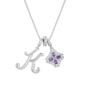 Collier chaîne argentée avec pendentif lettre K et trèfle en zircone violette