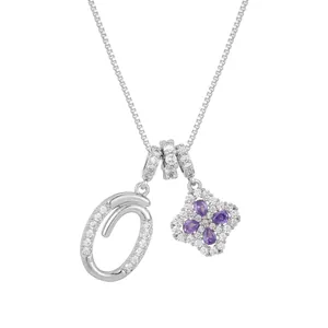 Collier en argent avec pendentif lettre O en zircon et trèfle violet serti