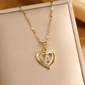 Elegante 18K Gold Herzanhänger Halskette mit Kristall Buchstabe A auf Champagner Box