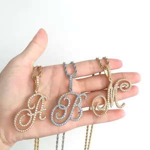 Hip-Hop-Blumenbuchstabe A-Z Anhänger mit Zirkonia-Besatz und grober Seilkette