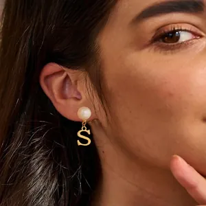 Edelstahl Anfangsbuchstabe Alphabet Anhänger Tropfenohrringe Mit Künstliche Perlenimitat Französischer Stil Mode Schmuck Für Damen