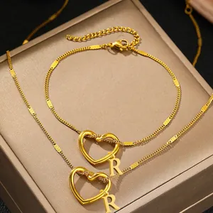 Goldenes Schmuckset mit hohlem Herzanhänger und Buchstaben R für Damen