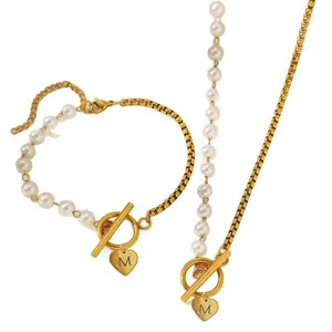 Edelstahl-Schmuckset mit Herz-M-Anhänger, Perlen und OT-Verschluss in Goldoptik