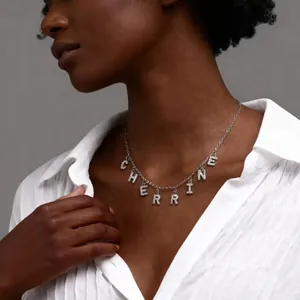 Silberne Edelstahl CHERRINE Namenskette mit funkelnden Micro-Pave Kristallen