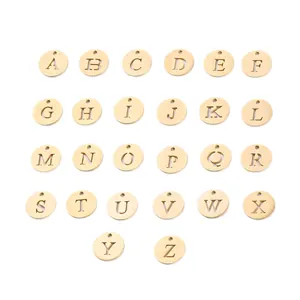 Set aus 26 goldenen Edelstahl-Anhängern mit hohlen Buchstaben für DIY-Schmuckherstellung