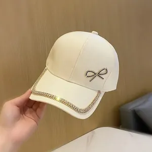 Casquette de baseball crème chic avec nœud en strass et bordure décorée de cristaux