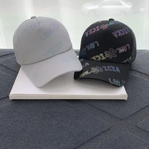 Cappellini da baseball in mesh traspirante con lettere dorate e fiori in grigio e nero