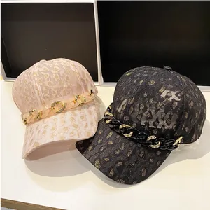 Casquettes de baseball en dentelle léopard avec paillettes dorées et chaîne décorative