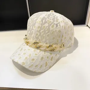 Casquette de baseball léopard en dentelle pour femme avec chaîne en résine et strass