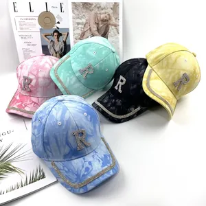 Lot de casquettes tie-dye avec logo R en strass et motifs marbrés colorés