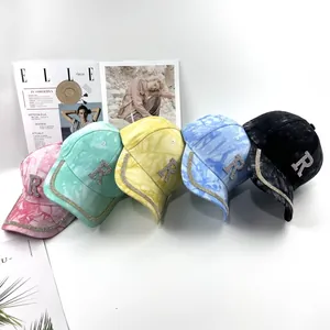 Casquettes de baseball tie-dye avec logo R en strass en rose, vert, jaune, bleu et noir