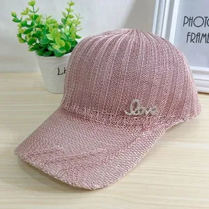 Casquette de baseball en tricot rose avec décoration Love en strass et maille aérée