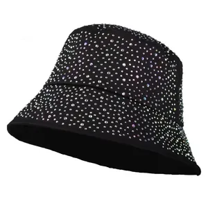 Chapeau bob en coton avec strass brillants pour femme avec des ornements en cristal étincelants