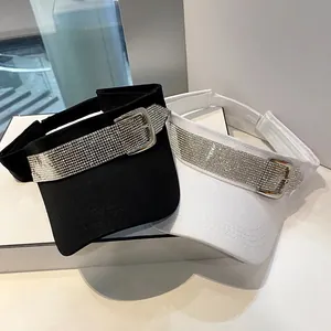 Stijlvolle zonnevisors in zwart en wit met sprankelende strass metalen gespen