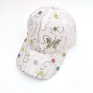 Weiße Damen Lace-Baseballkappe mit Strass-Schmetterling und glitzernden Pailletten