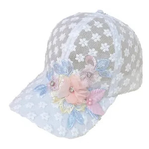 Berretto da baseball in rete da donna con ricami floreali e fiori 3D con perle