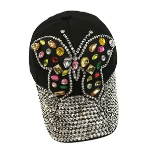 Casquette en jean noire avec papillon en strass colorés et visière ornée de cristaux
