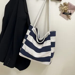 Borsa tote in tela a righe blu e bianche con manici in corda di cotone per ufficio