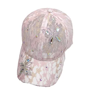 Damen-Baseballkappe aus rosa Spitze mit Strass-Schmetterling und Blumenmuster