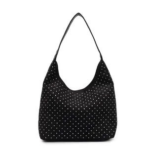 Schicke schwarze Hobo-Bag mit silbernen Strass-Punkten und modischer Halbmondform