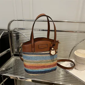 Bohemian Geflochtene Umhängetasche Beuteltasche Für Damen Sommer Gestreifte Stroh PU Leder Schultertasche Mit Metallanhänger Strandtasche