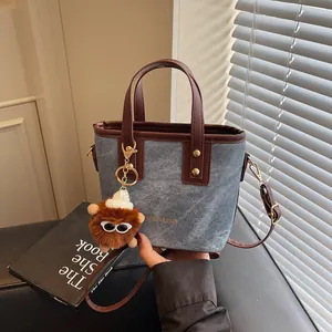 Γυναικεία Πολυτελής Mini Τσάντα Κουβάς Denim PU Δέρμα Patchwork Tote Μόδα Crossbody Τσάντα Ώμου Με Μενταγιόν Τέρας