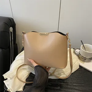 Women Minimalist PU Leather Bucket Bag With Gold Metal Decor Solid Color Single Shoulder Crossbody Bag Fashion Daily Tote