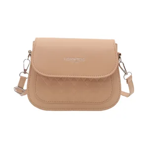 Sacoche selle beige élégante pour femme avec texture matelassée et bandoulière réglable
