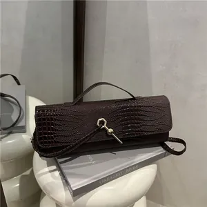 Sac Sous le Bras Baguette en Cuir PU à Motif Crocodile Vintage Femme Sac à Épaule Rétro Avec Boucle en Métal Doré Quotidien