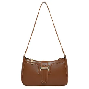 Retro braune Unterarm-Schultertasche aus Kunstleder mit Sichelform und Goldschnalle