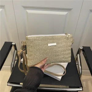 Minimalist Woven Straw Crossbody Bag For Women Fashion Square Shoulder Bag With Metal Plate Decoration Vacation Phone Bag