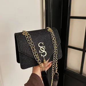 Fashionable black glitter crossbody bag with gold chain strap and S-shaped metal buckle