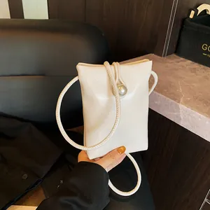 Petit Sac pour Téléphone Portable Femme en Cuir PU Brillant Sac Bandoulière Avec Grande Künstliche Perle Carré Vertical Petit Sac à Épaule Pour Mode de Rue Usage Quotidien
