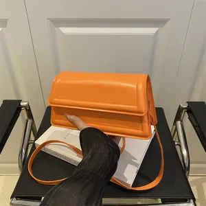 Dames Casual PU Leer Schoudertas Met Klep Stedelijk Minimalistisch Kleine Vierkante Crossbodytas Eenvoudige Mode Zomer Handtas