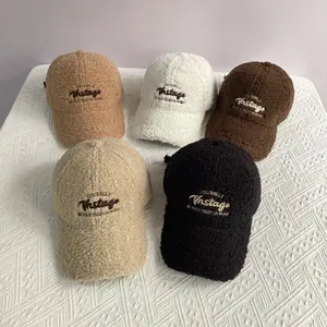Casquette de Baseball en Laine d'Agneau Vintage pour Femmes Hommes Hiver Chaud Polaire Broderie Lettre Ajustable Mode Décontractée