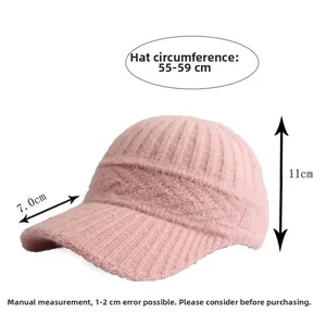 Detalle de gorra de punto rosa con visera de 7cm y medidas para contorno de 55-59cm
