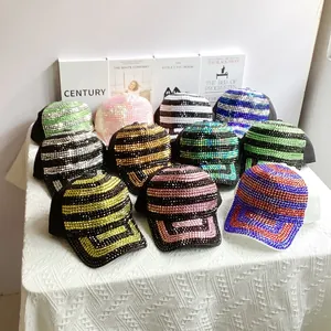 Collection de casquettes de baseball de luxe en strass avec rayures colorées et cristaux