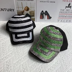 Casquettes de baseball de luxe à rayures avec strass scintillants en noir blanc et vert