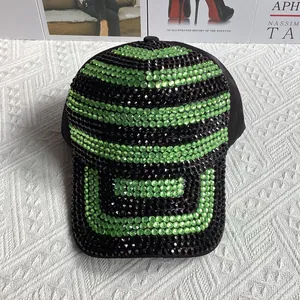 Détails de la casquette de baseball de luxe avec strass verts et noirs brillants