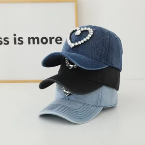 Modische Denim-Baseballkappe mit Strass-Herz-Design in Blau- und Schwarztönen