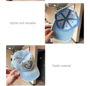 Details einer hellblauen Denim-Baseballkappe mit Strass-Herz und verstellbarem Riemen