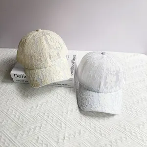 Casquette de baseball en dentelle florale pour femme avec mesh respirant élégant