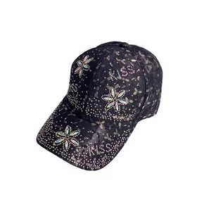 Casquette de baseball en dentelle noire pour femme avec lettres KISS et fleurs en strass