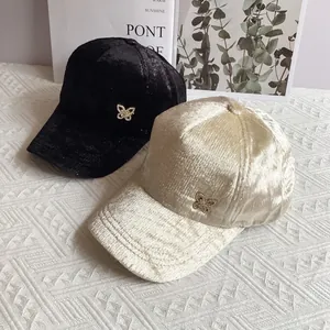Eleganti cappellini da baseball in velluto con farfalle metalliche in nero e oro
