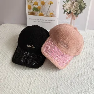 Berretto da Baseball in Lana d'Agnello con Falda in Strass Ricamo Take Off Regolabile Invernale Caldo Cappello in Pile Teddy