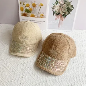 Berretto da baseball in lana d'agnello con strass e ricamo nei colori beige e kaki