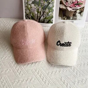 Berretti da baseball invernali da donna con ricamo Create in rosa e beige crema