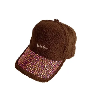 Berretto da baseball in pile marrone con ricamo Take Off e visiera con strass invernali